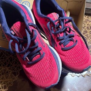Brooks Vibrant Red Running Shoes with Navy Accents